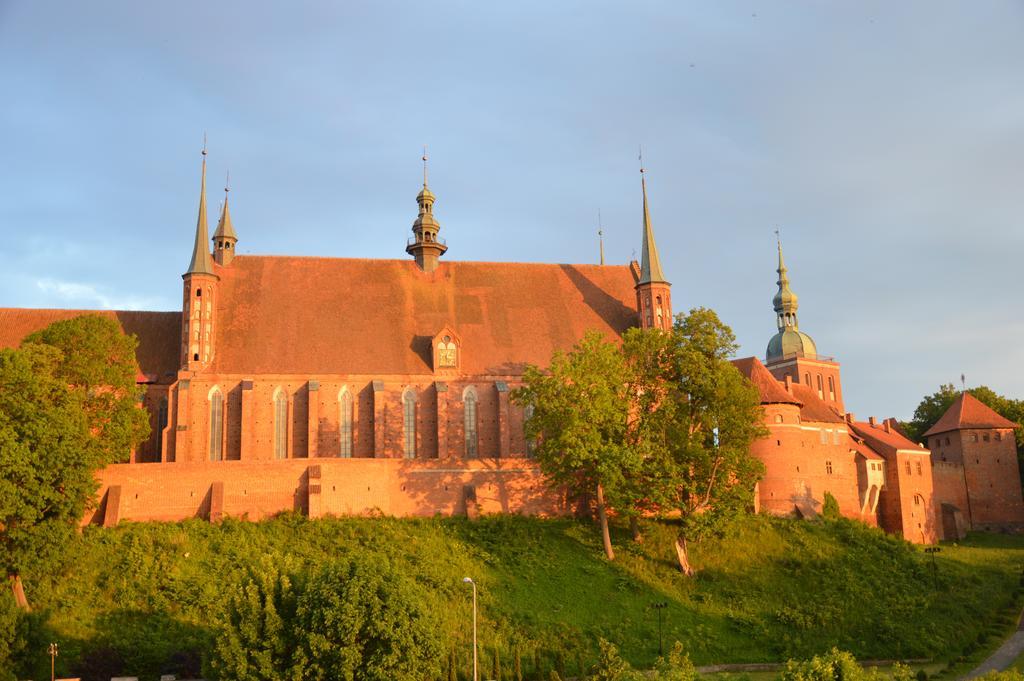 Pod Wzgorzem Bed & Breakfast Frombork Zimmer foto